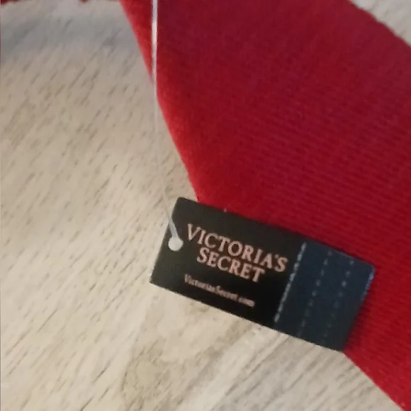 Victoria's Secret Red Quilted Hearts Tote Bg. NWT - Picture 3 of 5